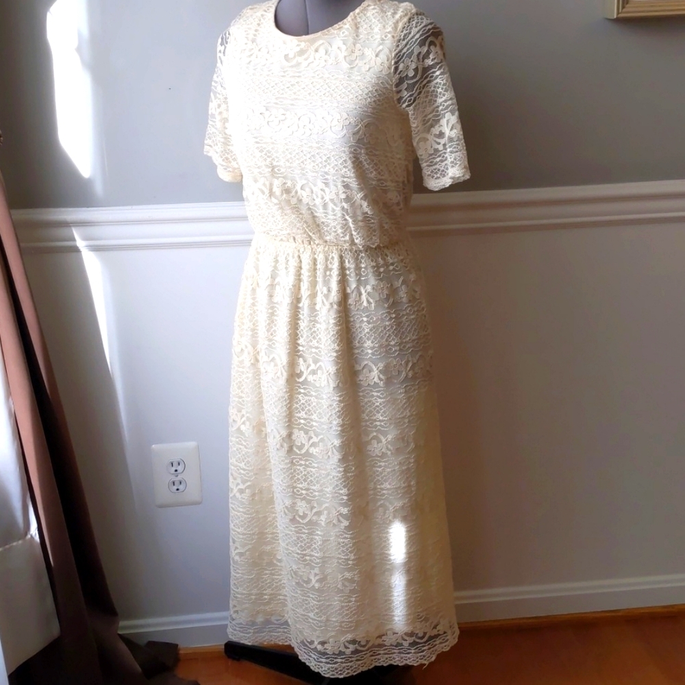 Cream lace dress with v drop back Size 6